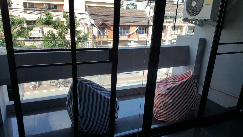 La Belle Nuit House Vandrerhjem Chiang Mai Eksteriør bilde